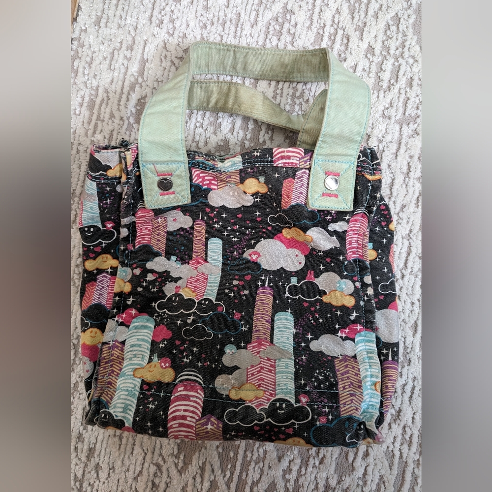 Nollie Canvas tote bag, Black w buildings & smiling Cloud, Light green handles